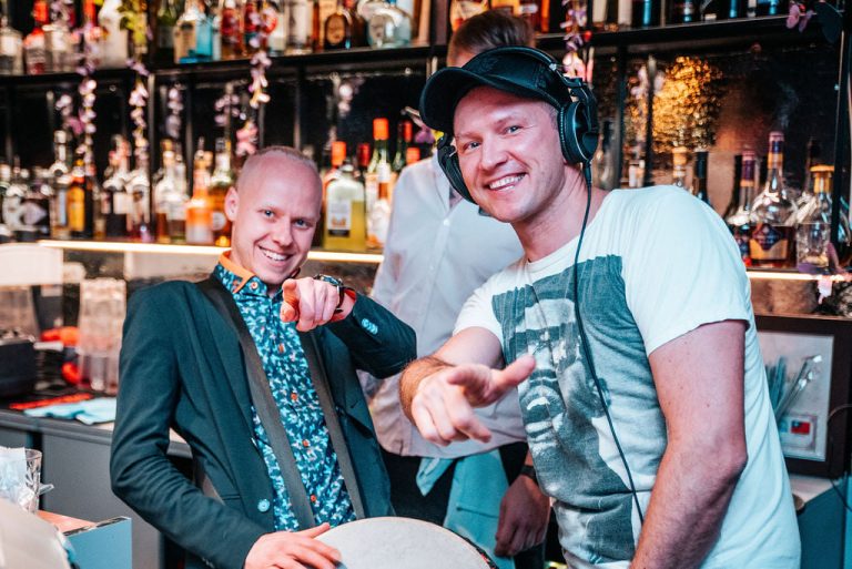 Trummar Siim Koppel ja DJ Butterfly lounges