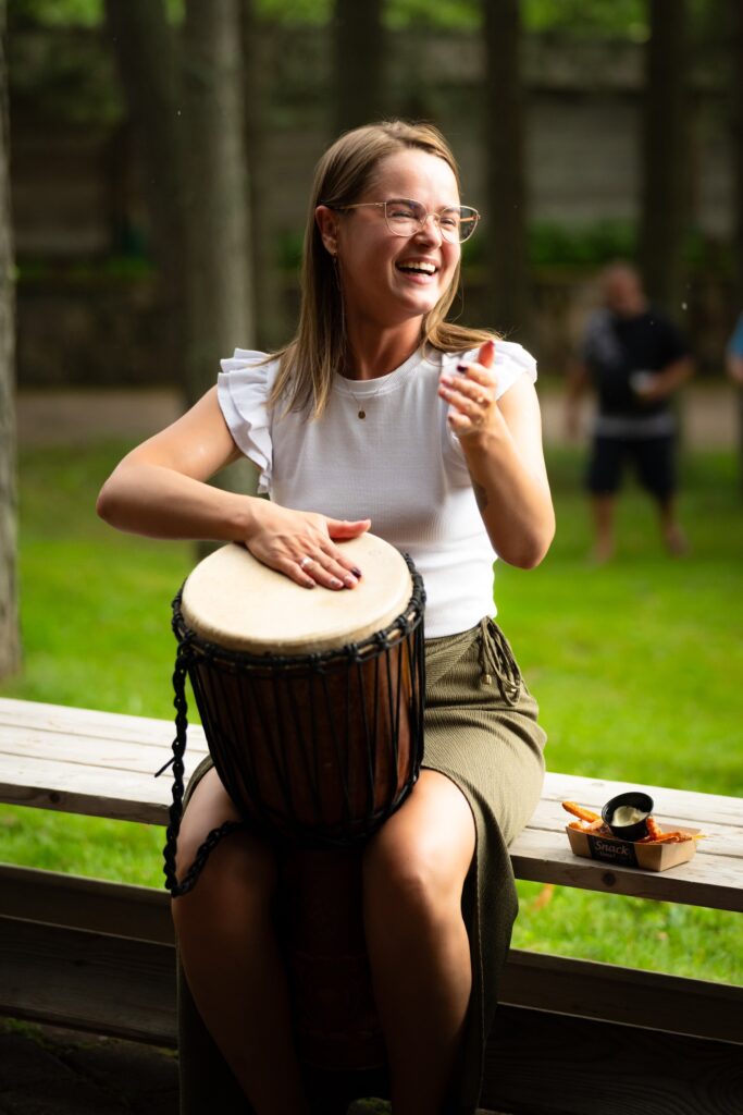 Suvine ühistegevus djembe töötuba on äge!